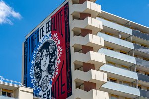 La fresque Marianne, dans le 13e, réalisée par Obey après les attentats du 13 novembre 2015. © Dorval/Ville de Paris