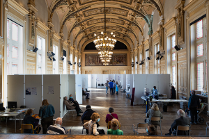 Le service de gestion de crise du SG coordonne la mise en place des centres de vaccination et le recrutement des agents volontaires.