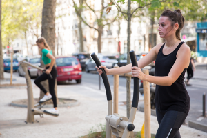 Différents agrès permettent de faire travailler les muscles.