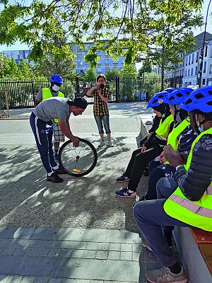 … ou des ateliers d’auto réparation.