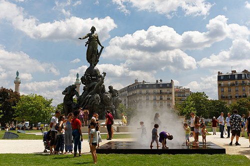 Place-de-la-Nation---S.Robichon.jpg